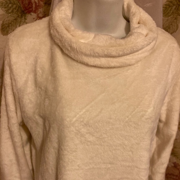 NWT Pullover Sweater - Picture 2 of 6
